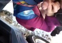 Фохша ромол ораволиб кучада огзига олиб кутига берьяпти